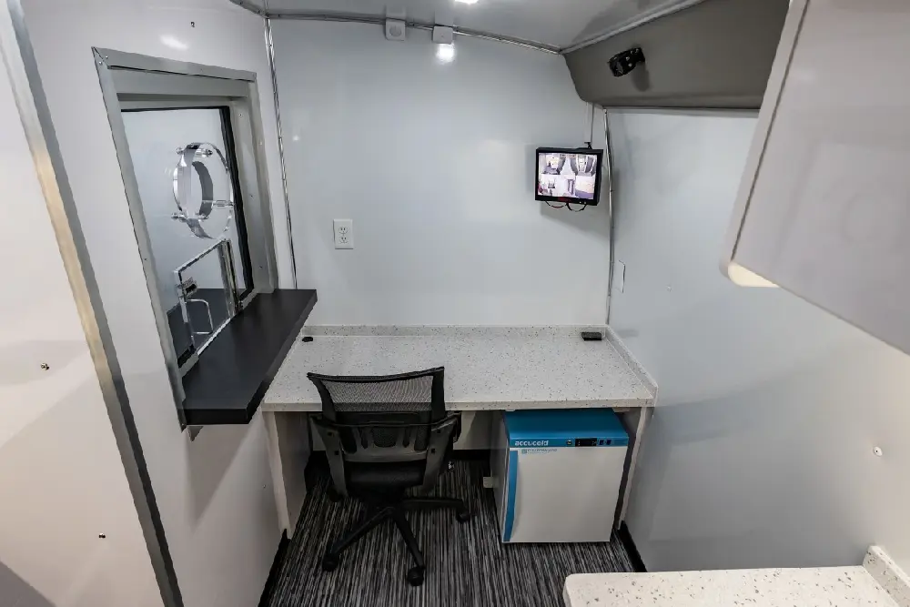 Mobile medication-assisted treatment clinic for substance abuse recovery