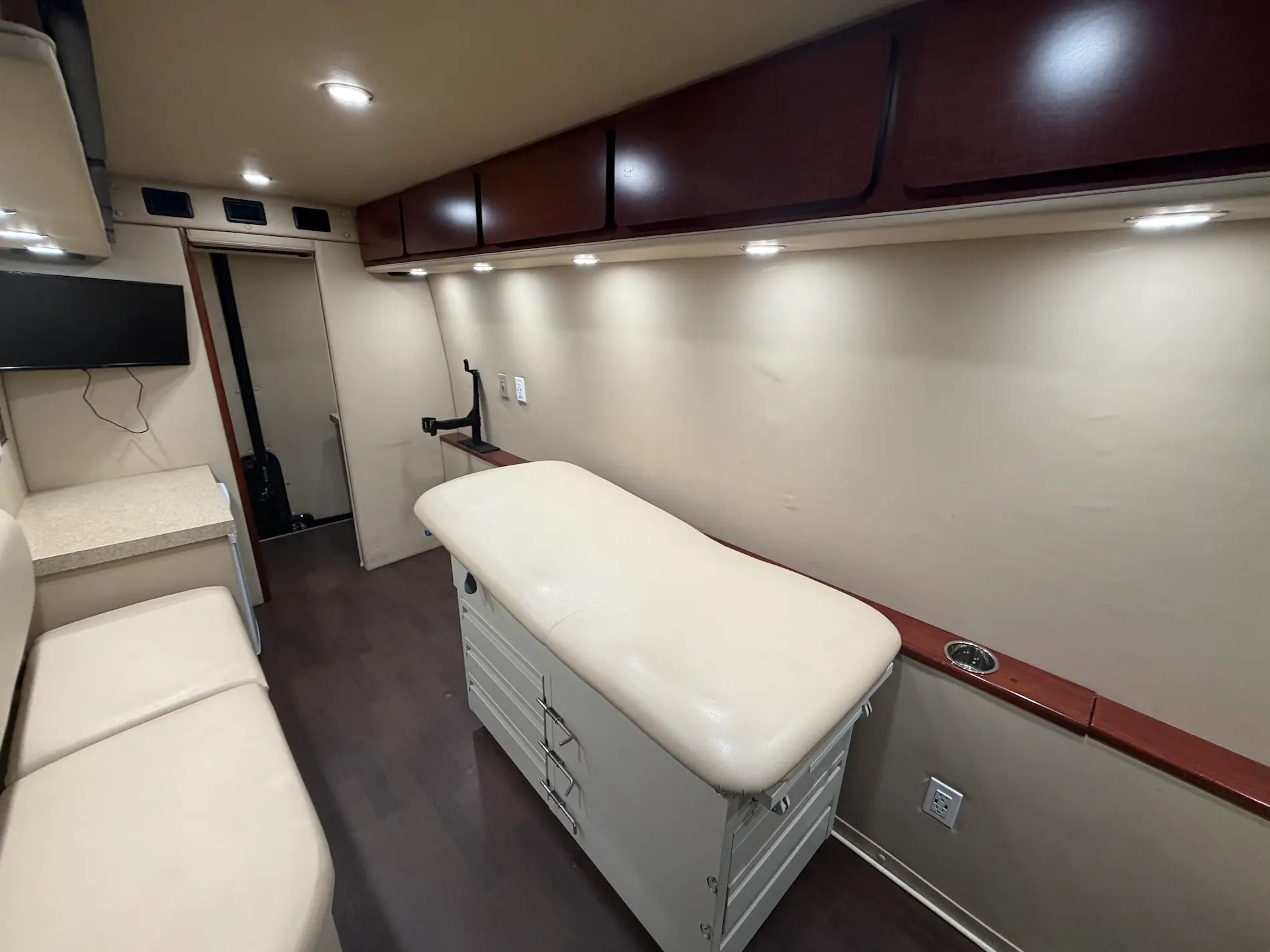 2015 Mercedes Benz Sprinter Mobile Clinic W/ Restroom