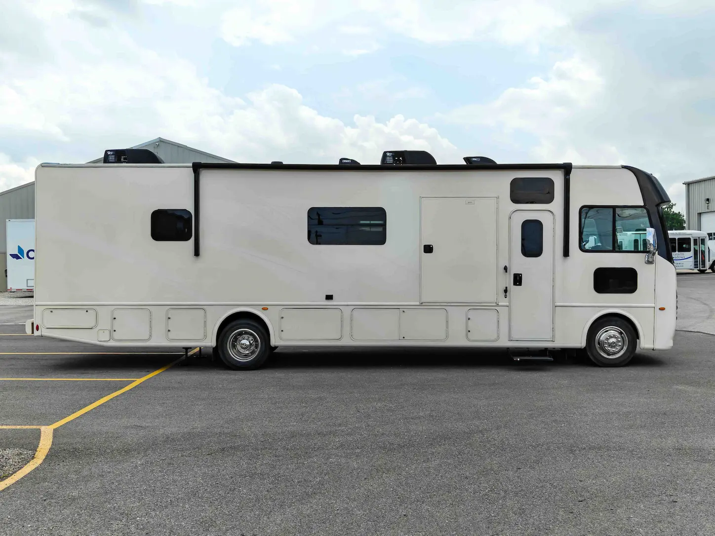 2020 One Exam Room Mobile Clinic w/ Reception Area and Wheelchair Lift
