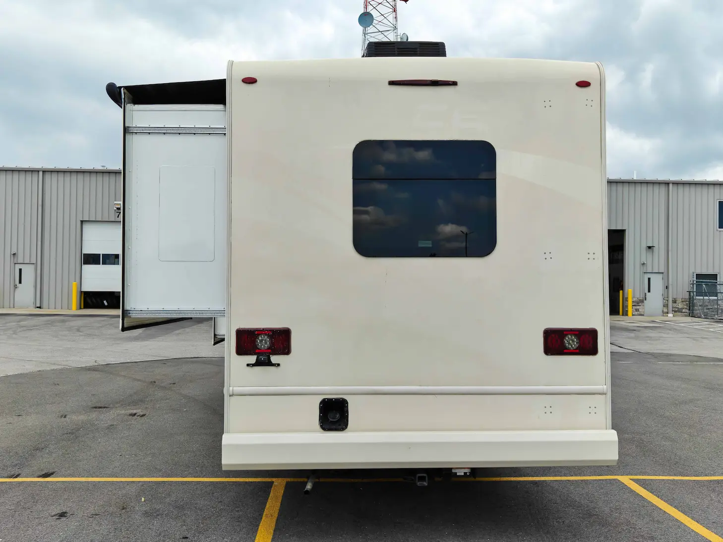 2020 One Exam Room Mobile Clinic w/ Reception Area and Wheelchair Lift