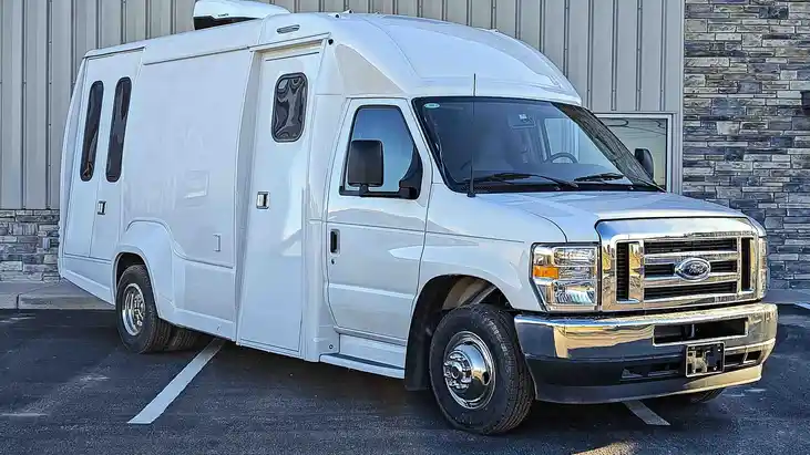 Van Terra – Compact Mobile Medical Unit for Sale