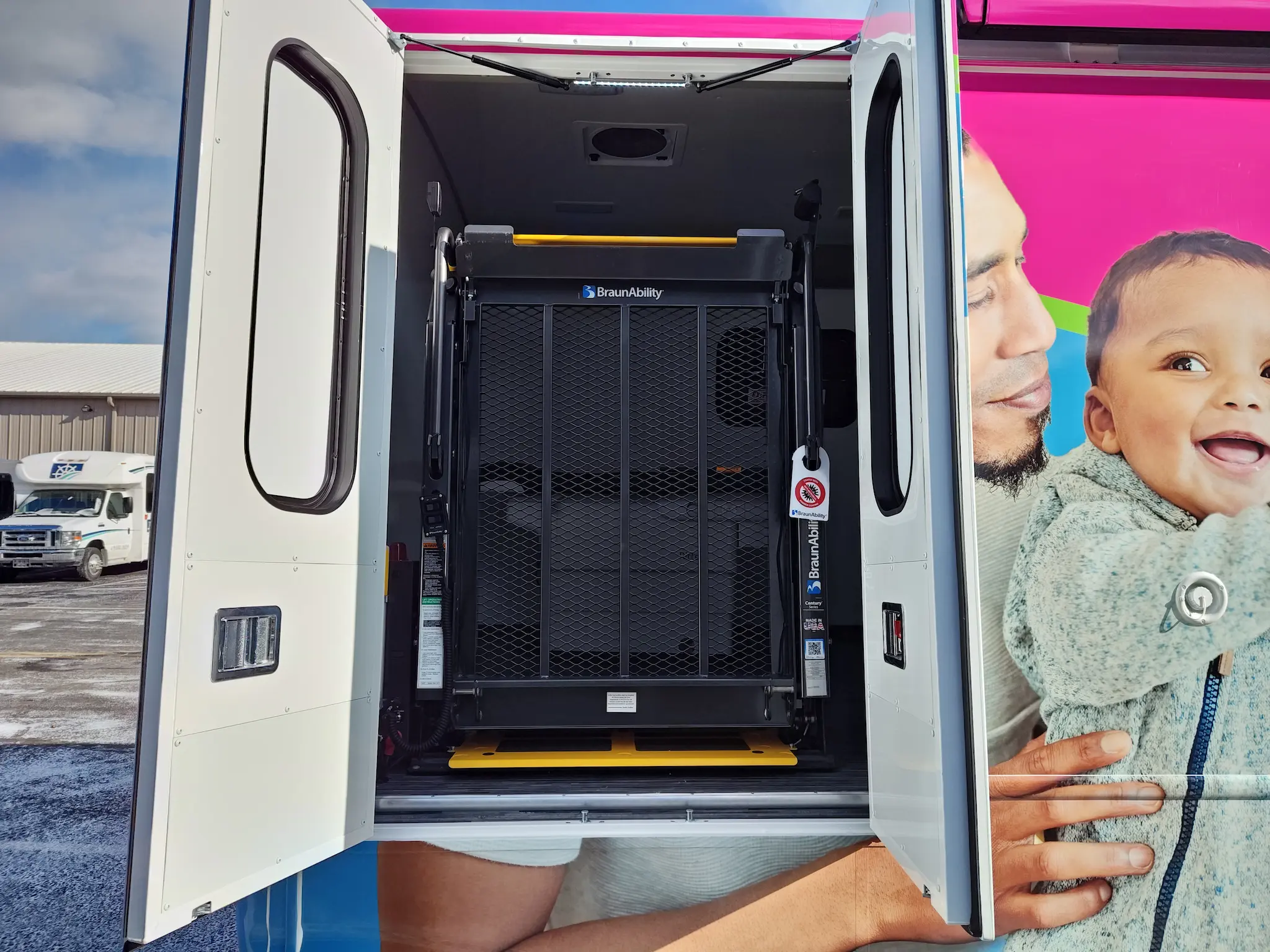 C.W. Williams Group G Three Room Mobile Clinic W/ Restroom & Wheelchair Lift - Image 6