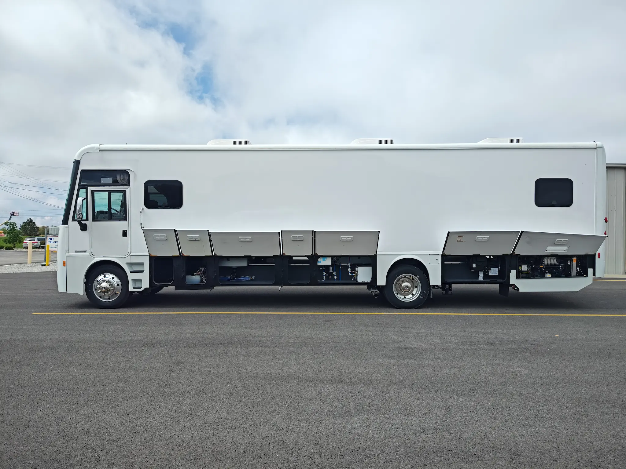Western Dakota Tech Winnebago Mobile Simulation Lab - Image 4